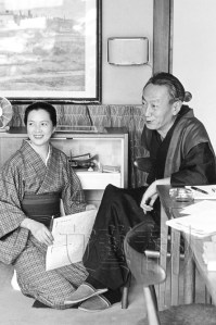 Ōoka Shōhei y su esposa Harue.